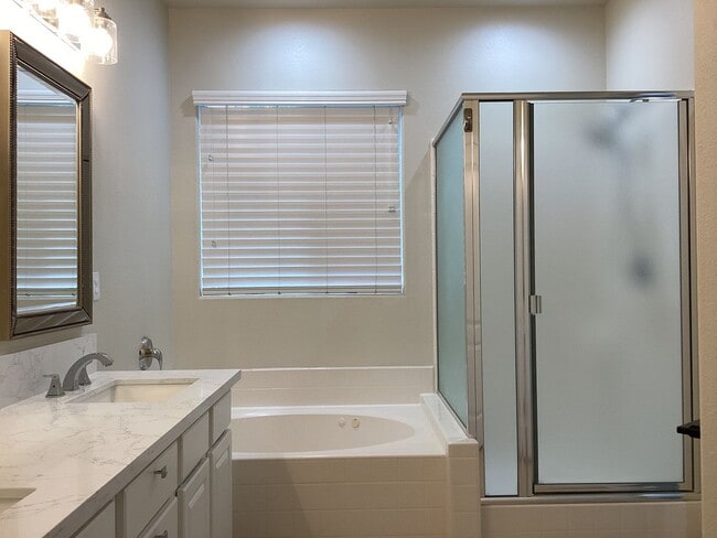 Building Photo - 741 W Barcelona Ln