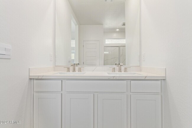 Building Photo - 15371 W Smoketree Dr
