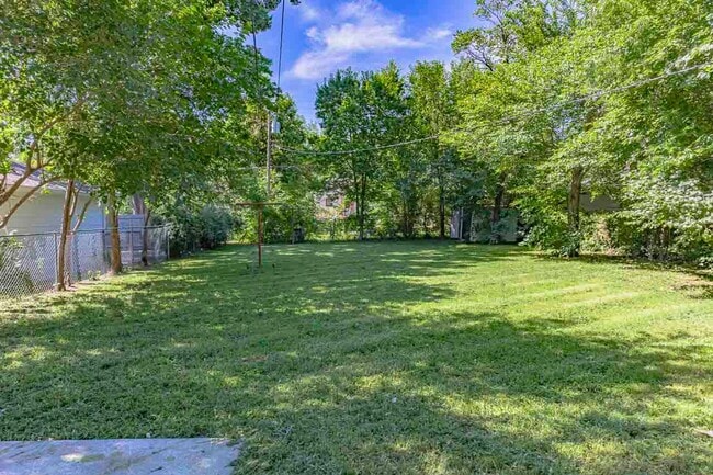 Building Photo - Spacious home for rent!