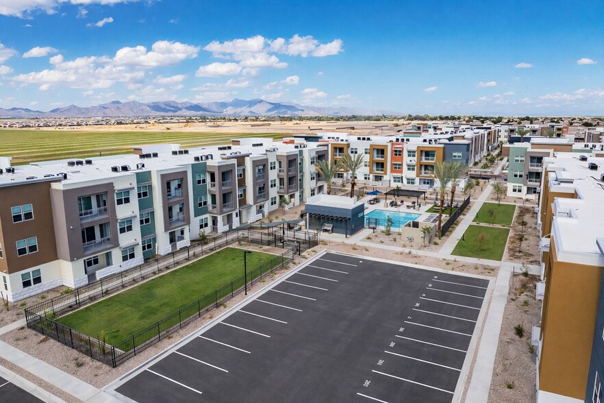 Building Photo - 17445 W Lower Buckeye Rd