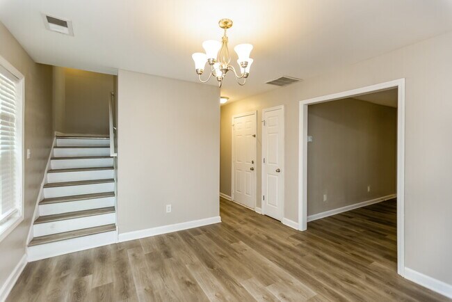 Building Photo - 253 Bainbridge Cir