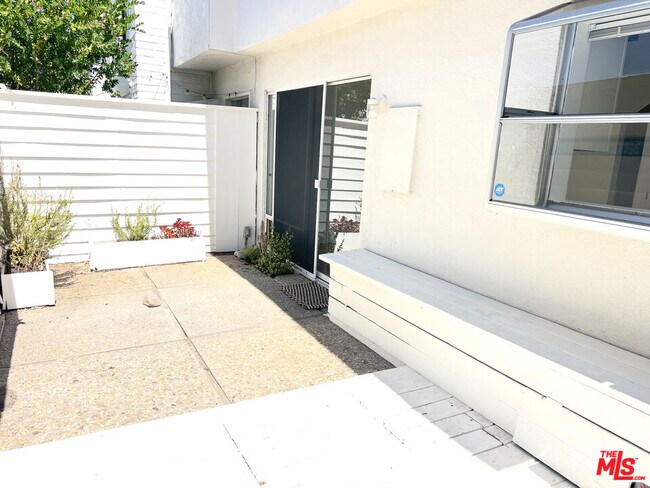 Building Photo - 6232 Tapia Dr