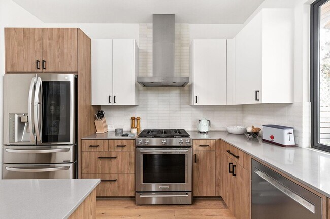 Building Photo - 1502 Waller St