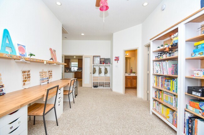 Building Photo - 16814 Ranger Ridge Dr