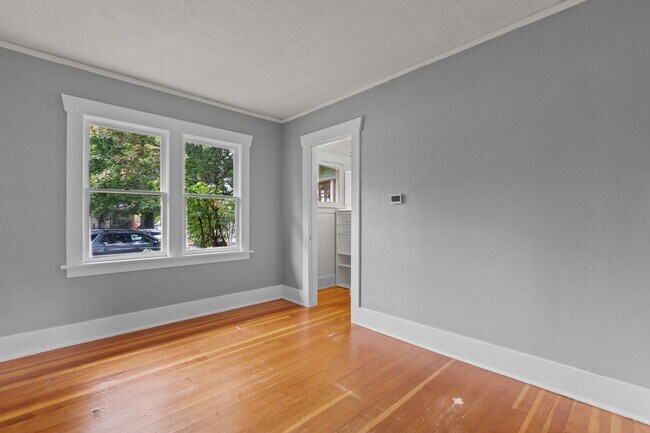 Building Photo - Classic Tacoma Charm with Room to Breathe....