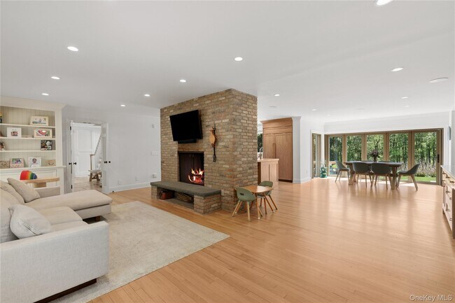 Building Photo - 90 Springhurst Rd