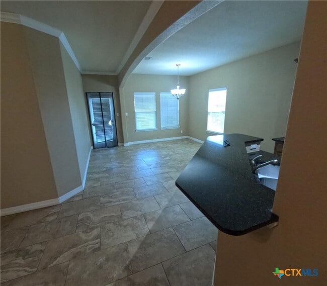 Building Photo - 2902 Lenora Dr