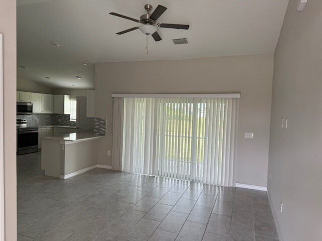 Building Photo - 2536 NW 19th Ave