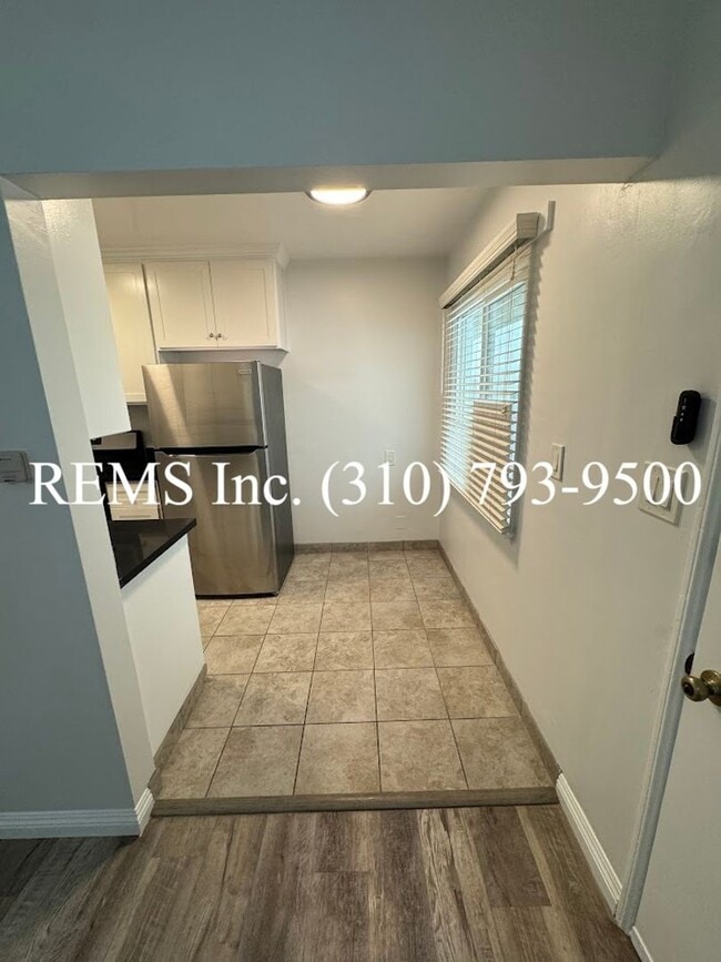 Building Photo - Remodeled 1 Bedroom Apartment in Hermosa B...