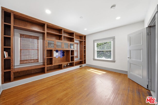 Building Photo - 613 N Lucerne Blvd