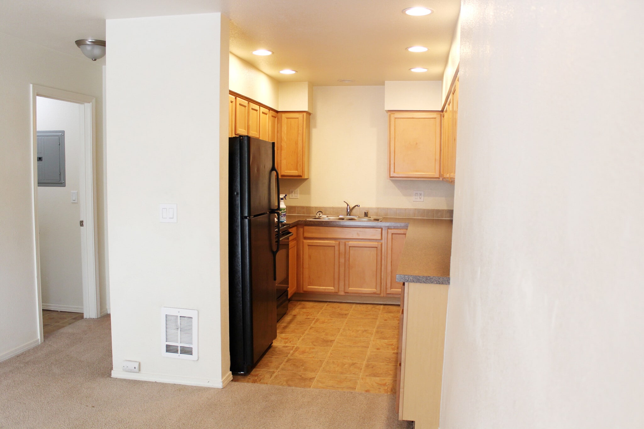 Building Photo - 419 NE Morton St