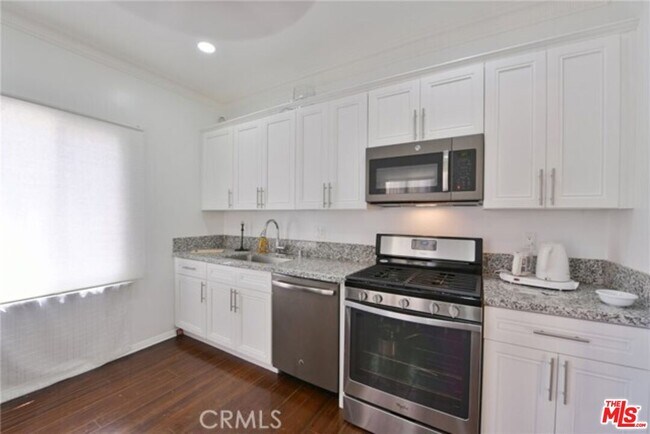 Building Photo - 9374 W Olympic Blvd