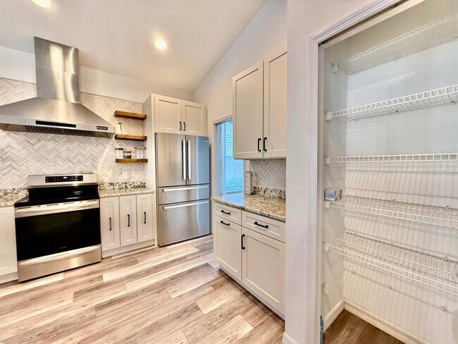 Building Photo - 10226 Evergreen Hill Dr