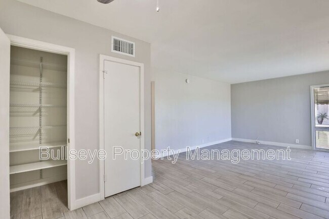 Building Photo - 3415 N 11th Ave