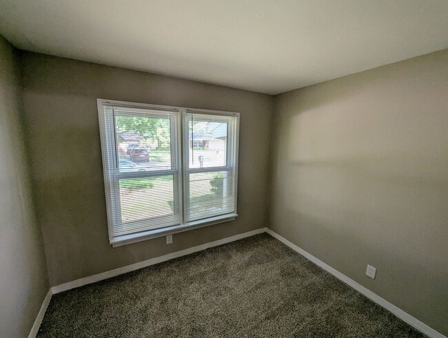 Building Photo - Room to Dream: Spacious 3-Bed in Spanish Lake