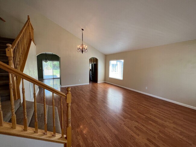 Building Photo - Large 4 bedroom located on a well maintained court!