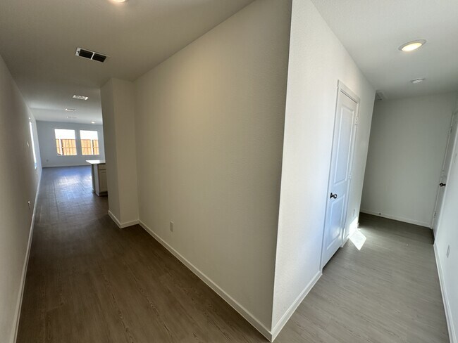 Building Photo - 1629 Elliott Rd