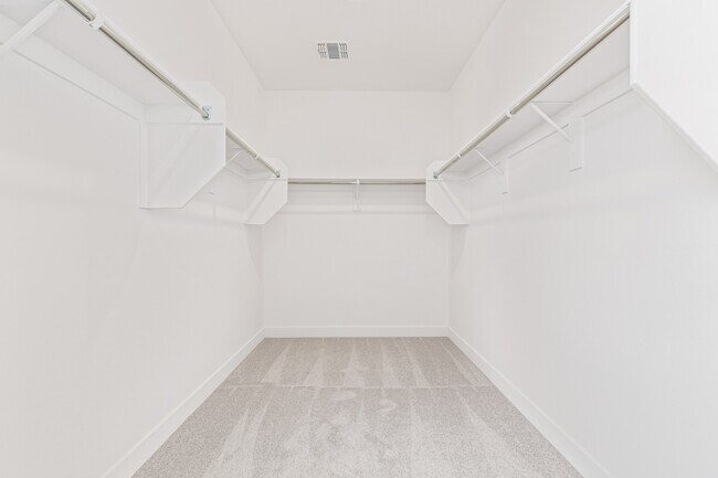 Building Photo - 713 W Longwood Dr