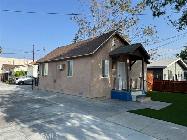 Building Photo - 230 N Inez St