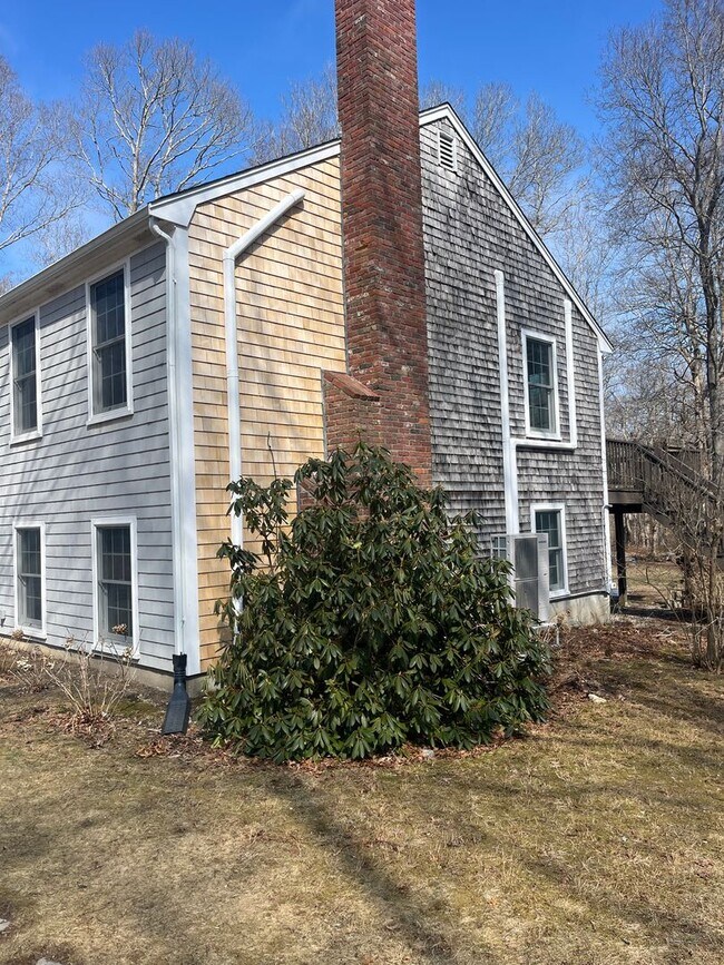 Building Photo - Great 3 Br / 2 Ba Split Level Home in Sandwich