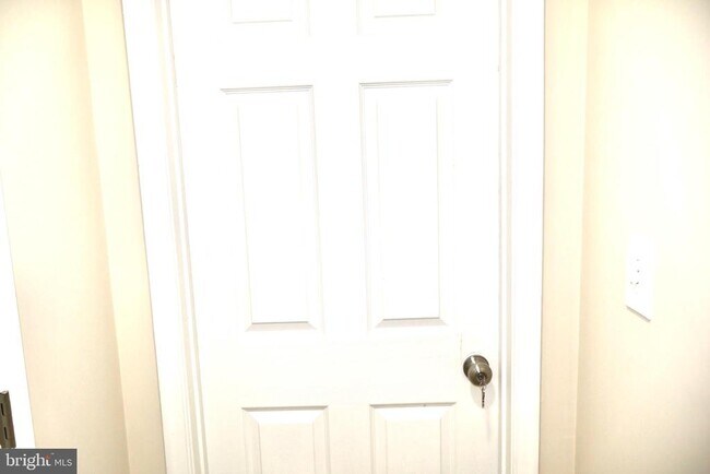 Building Photo - 147 Deacon Rd