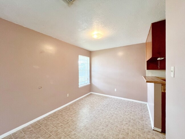 Building Photo - 707 Ruth Ct