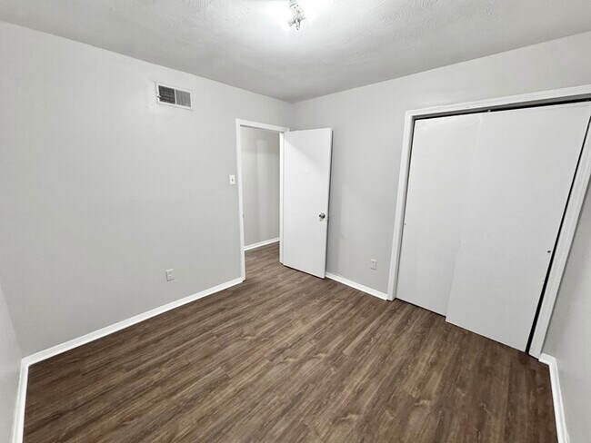 Building Photo - 3190 Coleman Ave