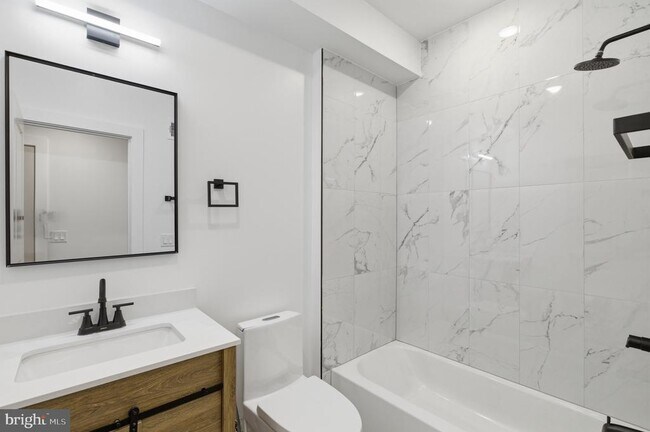 Building Photo - 2146 N Franklin St