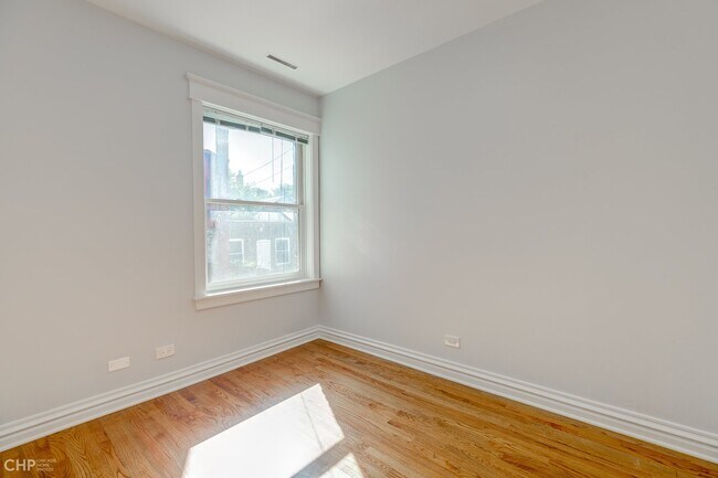 Building Photo - 4239 N Ashland Ave