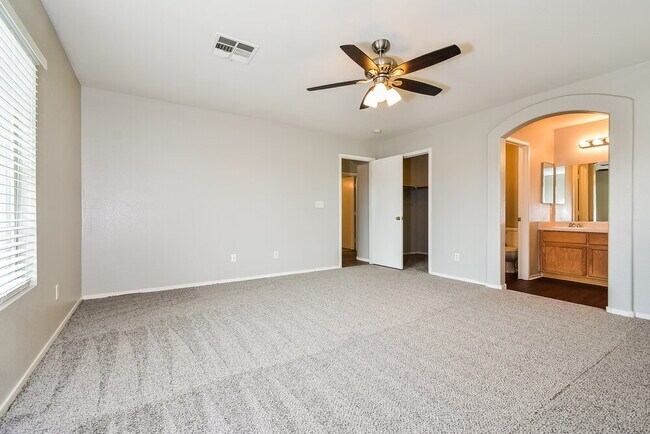 Building Photo - 1203 Emerald Stone Ave