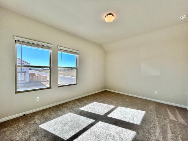 Building Photo - Spacious Modern 4/BR 3/BA Home with Stunning Features!