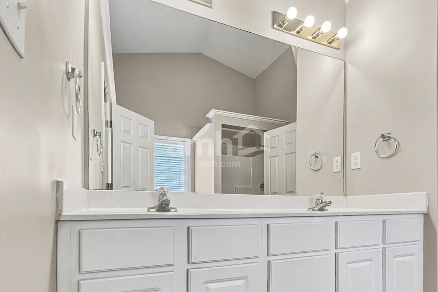 Building Photo - 3262 Millhollow Ter