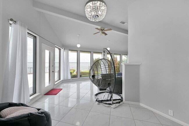 Building Photo - Fully Furnished 2 bedroom Lakefront with 1...