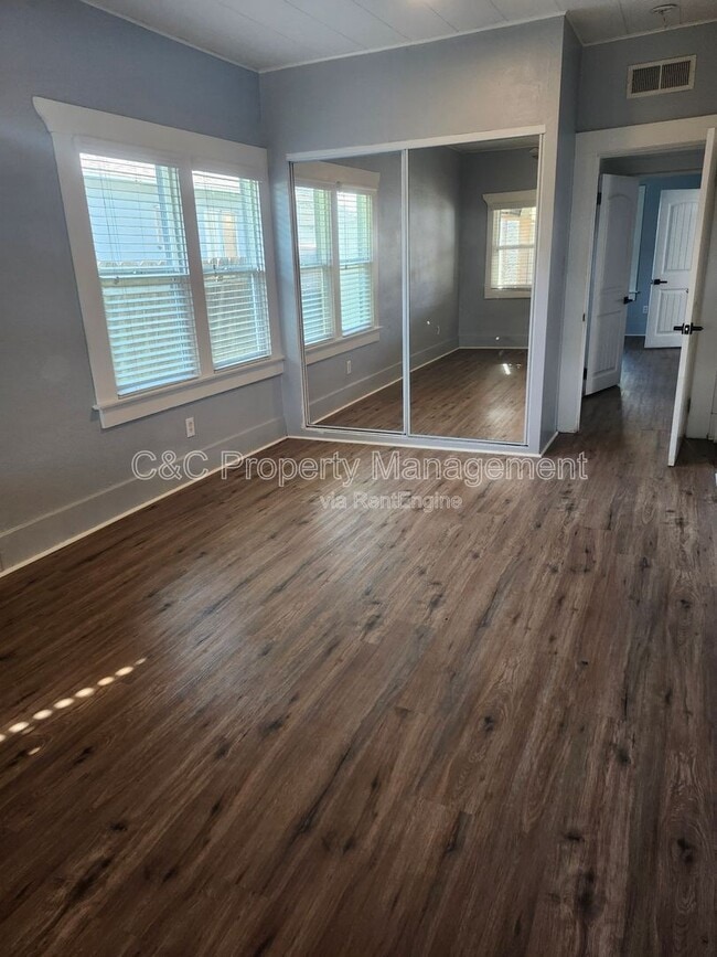 Building Photo - 765 E San Joaquin Ave