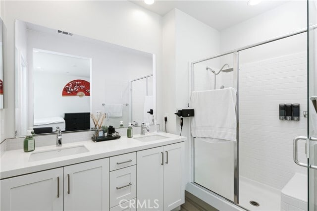 Building Photo - 166 Novel