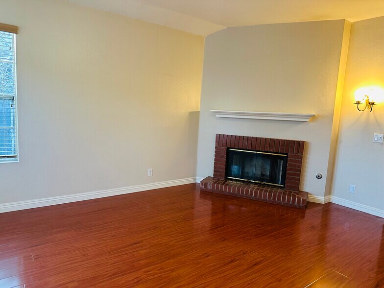 Living room w/fireplace - 555 W Lemon Ave