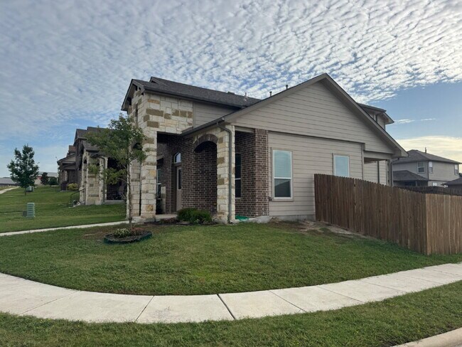 Primary Photo - Three bed two bath two car garage in Cotto...