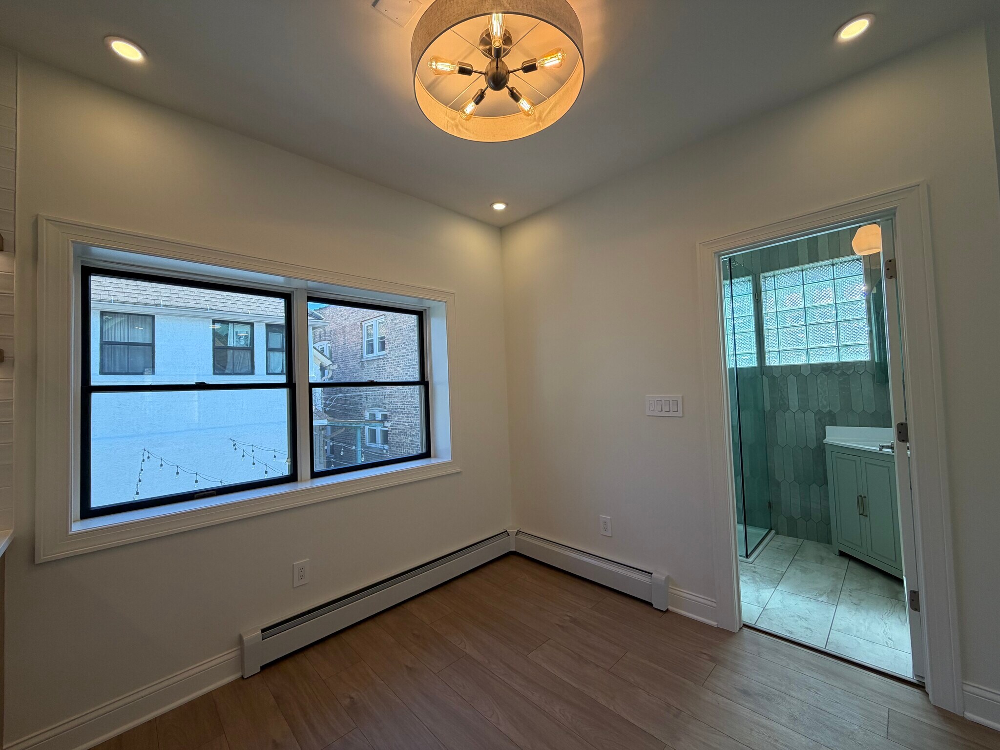 Building Photo - 5016 N Lawndale Ave