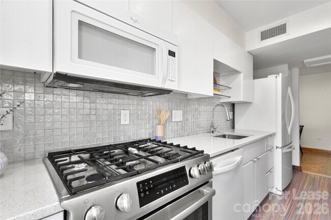 Building Photo - 1300 Queens Rd