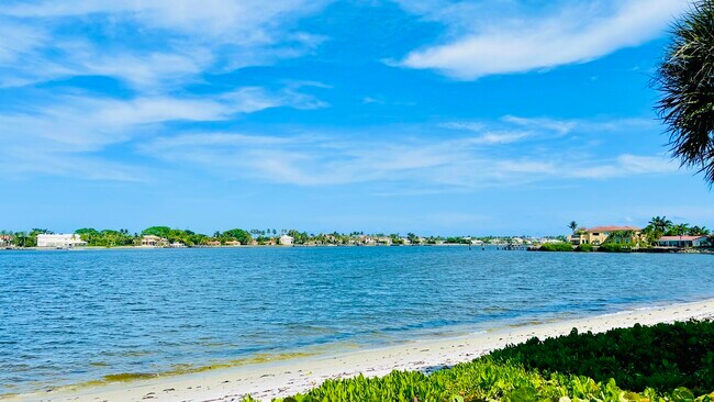 Building Photo - 107 Half Moon Cir