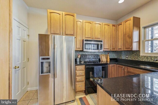Building Photo - 535 Gresham Pl NW