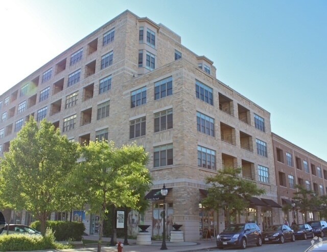 Building Photo - 10 S Dunton Ave