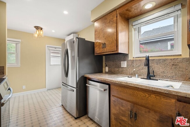 Building Photo - 7315 W 82nd St