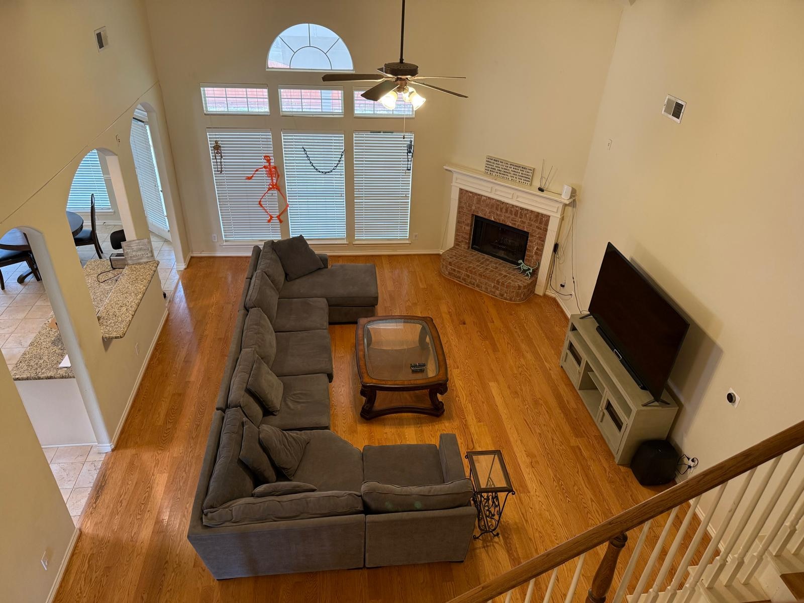 Building Photo - Room in House on Levant Ln
