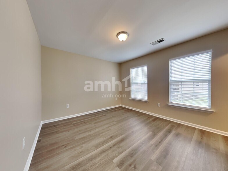 Building Photo - 1056 Whitlow Blvd