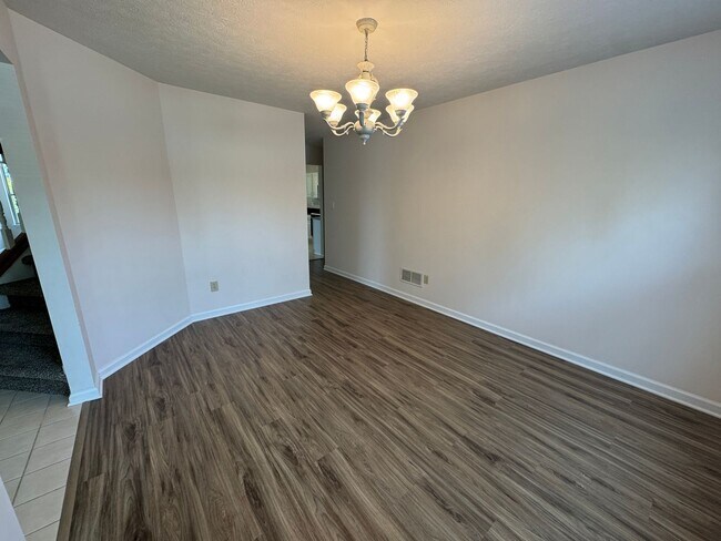 Building Photo - 9847 Cranberry Cir