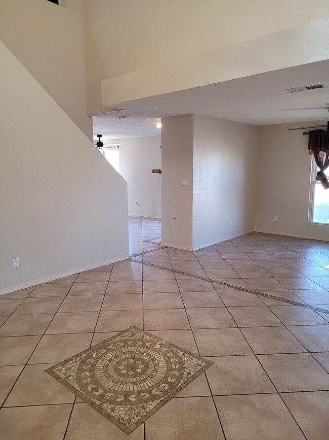 Building Photo - Charming 4-Bedroom Home in a Prime Location!