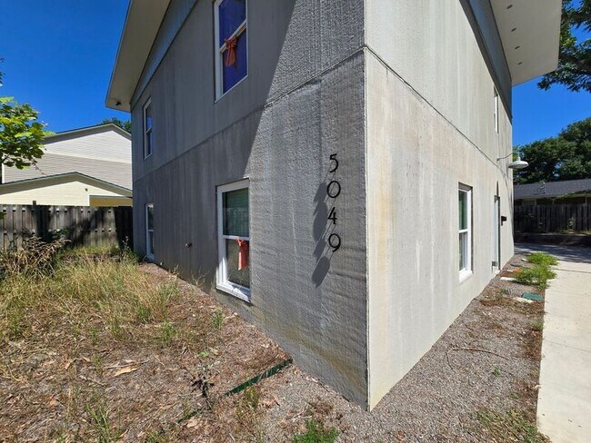 Building Photo - 5049 Park Ave S