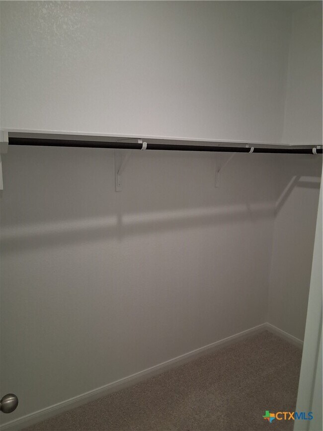 Building Photo - 253 Villars Dr