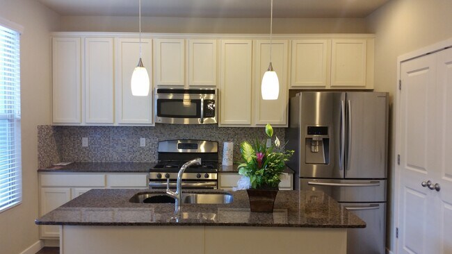 Kitchen - 10608 S Topview Rd